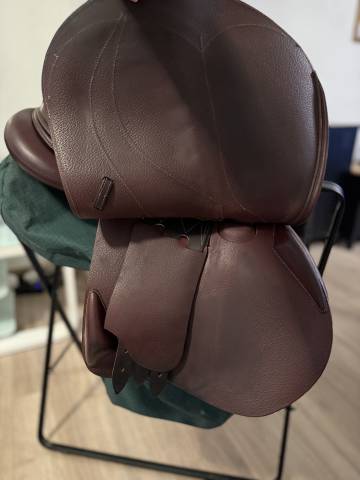 Sella da salto ostacoli Devoucoux  17" - 2018