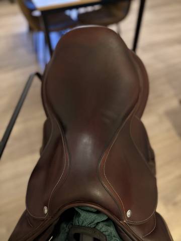 Sella da salto ostacoli Devoucoux  17" - 2018