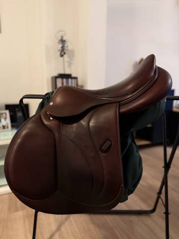 Sella da salto ostacoli Devoucoux  17" - 2018