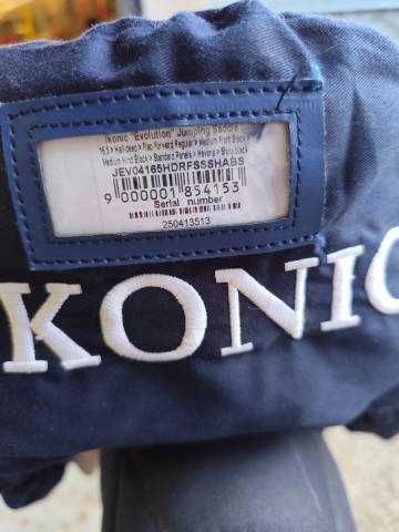 Sella da salto ostacoli Ikonic  16.5" - 2025