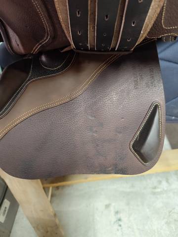 Sella da salto ostacoli Ikonic  16.5" - 2025