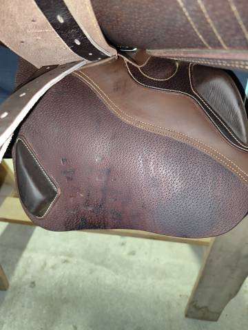 Sella da salto ostacoli Ikonic  16.5" - 2025