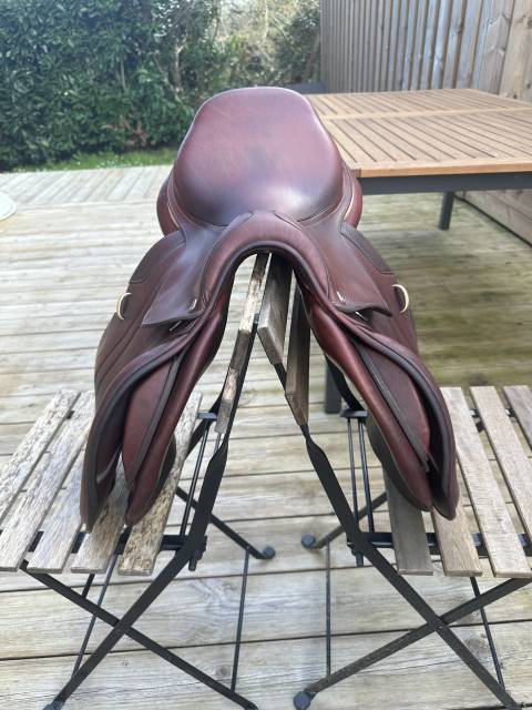 Sella da salto ostacoli CWD  17.5" - 2022