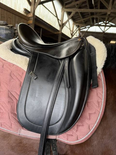 Sella da dressage Eric Thomas  17" - 2015