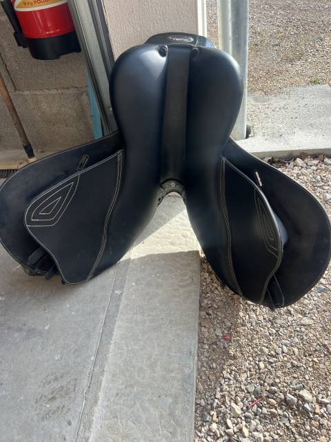 Sella da salto ostacoli Tekna  17.5" - 2013