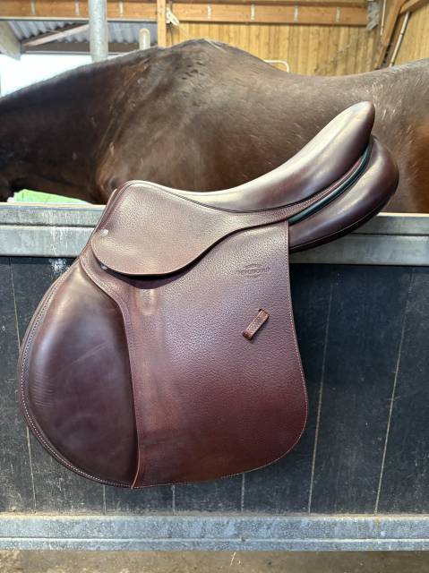 Sella da salto ostacoli Devoucoux  17.5" - 2022