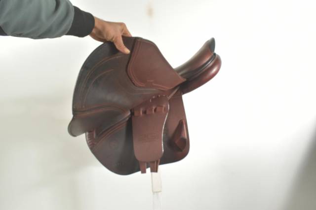 Sella da salto ostacoli CWD SE40 17.5" - 2023