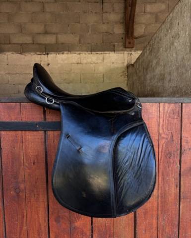 Sella sintetica Fouganza selle polyvalente  17" - 2020