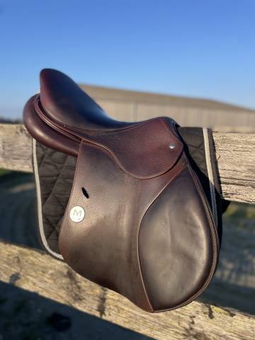 Sella da salto ostacoli Meyer  18" - 2023