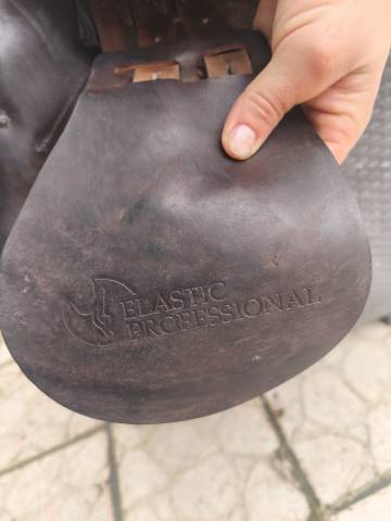 Sella da salto ostacoli Prestige Italia  17.5" - 2015