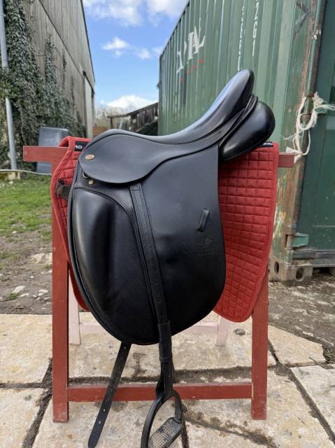 Sella da dressage Fairfax  17.5" - 2017