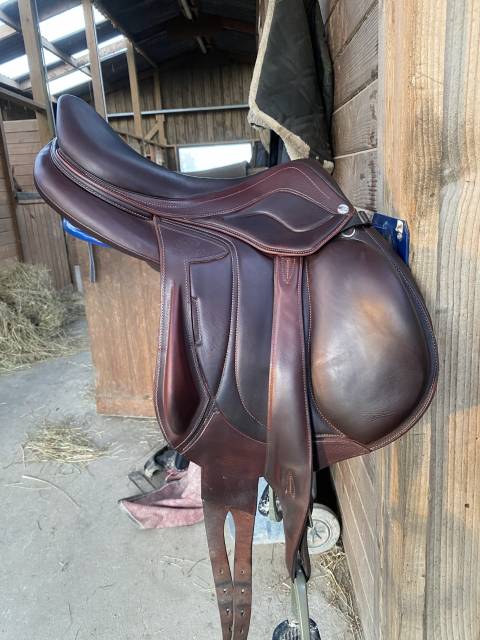 Sella da salto ostacoli Devoucoux  17" - 2021