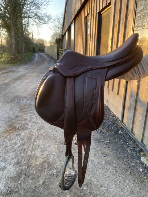 Sella da salto ostacoli Devoucoux  17" - 2021