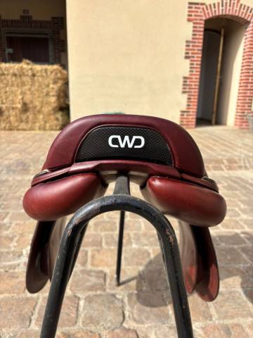 Sella da salto ostacoli CWD  17.5" - 2024