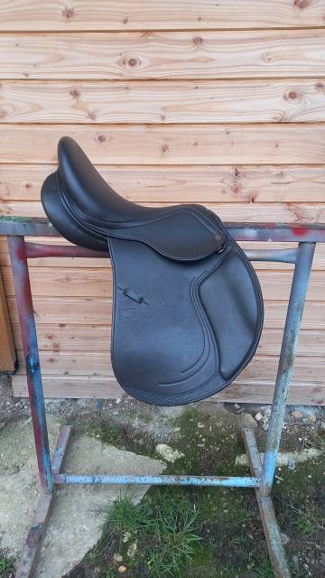 Sella da salto ostacoli  Selle Supreme Sydney  17" - 2022