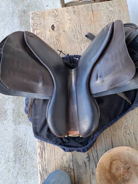 Sella da salto ostacoli Stubben  17.5" - 2024