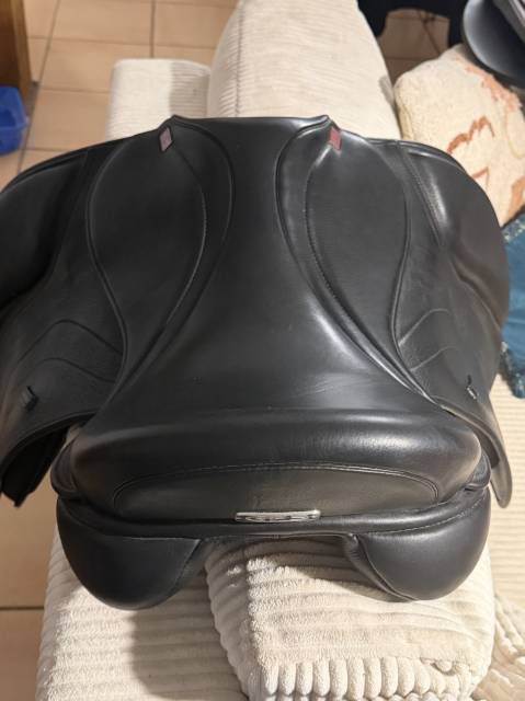 Sella mista GFS Monarch 17.5" - 2025