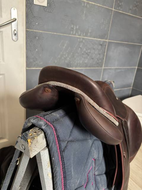 Sella da salto ostacoli Devoucoux  17" - 2023