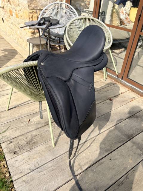 Sella da dressage Wintec  17" - 2022