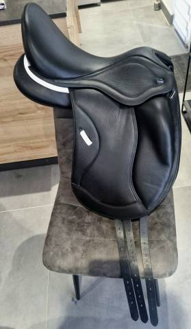 Sella da dressage Ikonic  17" - 2023