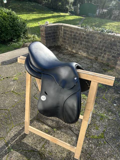 Sella da salto ostacoli Meyer  16.5" - 2020