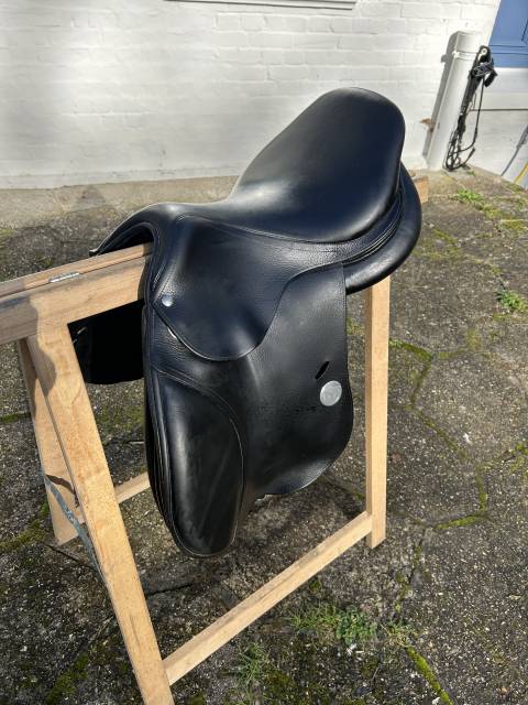 Sella da salto ostacoli Meyer  16.5" - 2020