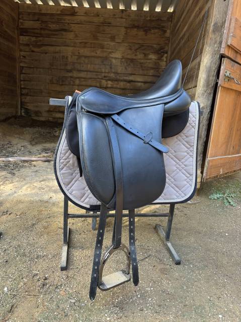 Sella da dressage Arena Dressage  18" - 2025