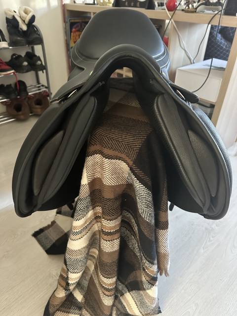 Sella da salto ostacoli Wintec  17" - 2025