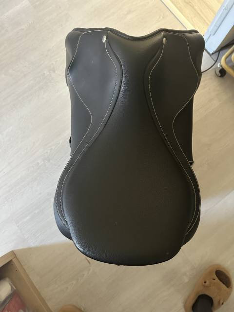 Sella da salto ostacoli Wintec  17" - 2025