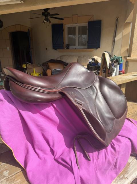 Sella da salto ostacoli Devoucoux  17.5" - 2021