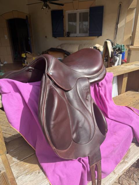 Sella da salto ostacoli Devoucoux  17.5" - 2021