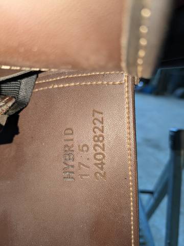 Sella mista Ikonic  17.5" - 2024