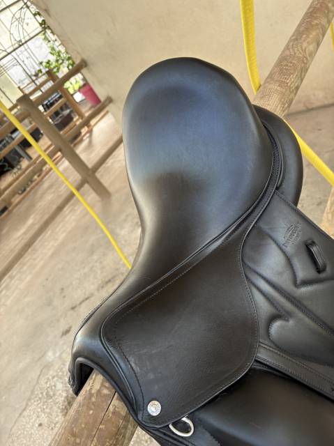Sella da dressage Devoucoux  17.5" - 2022