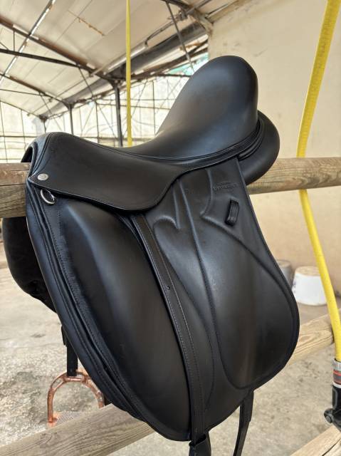 Sella da dressage Devoucoux  17.5" - 2022