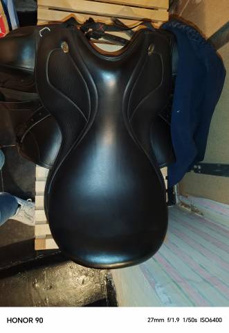 Sella da dressage Ikonic  17.5" - 2019