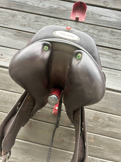 Sella da salto ostacoli Equipe  17" - 2025