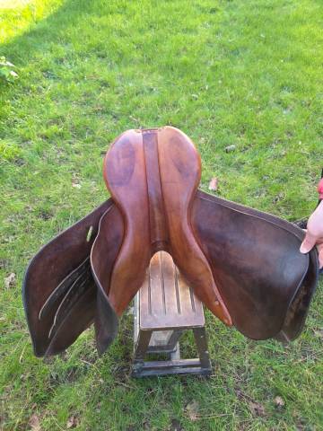 Sella da salto ostacoli Butet  17" - 2010