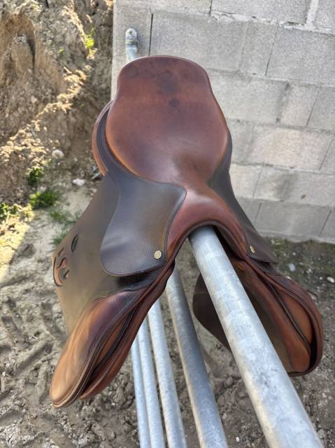 Sella da salto ostacoli Delgrange  17.5" - 2009