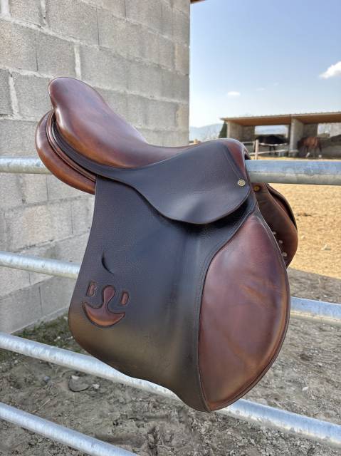 Sella da salto ostacoli Delgrange  17.5" - 2009