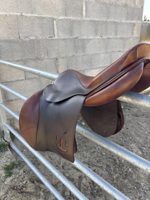 Sella da salto ostacoli Delgrange  17.5" - 2009