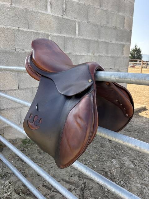 Sella da salto ostacoli Delgrange  17.5" - 2009