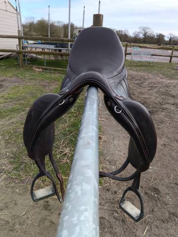 Sella da dressage   17.5" - 2023