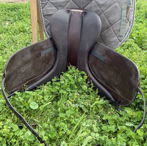 Sella da dressage Forestier  17.5" - 2026