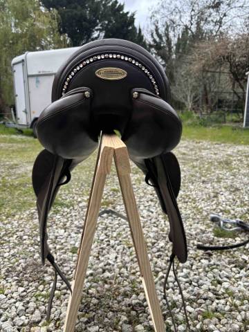Sella da dressage Stubben Centurion II 17" - 2022