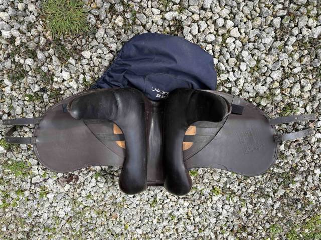 Sella da dressage Stubben Centurion II 17" - 2022