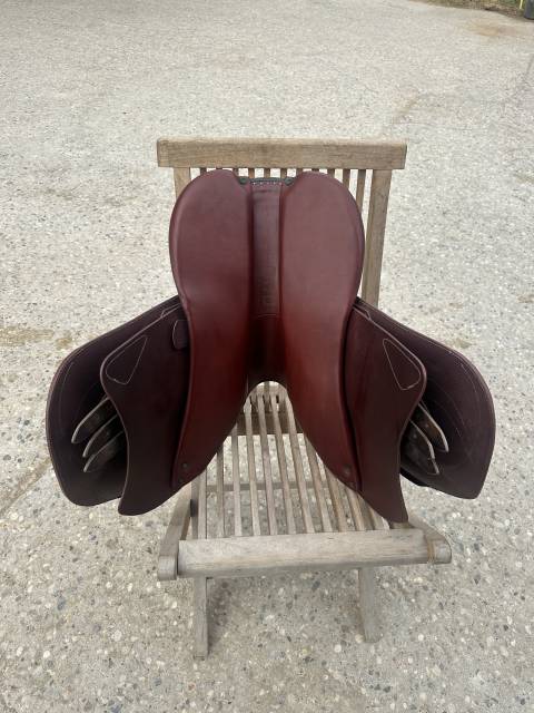 Sella da salto ostacoli Devoucoux  17" - 2023