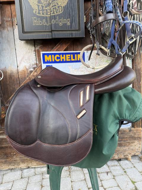 Sella da salto ostacoli Devoucoux  17" - 2015