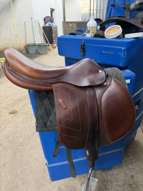 Sella da salto ostacoli Renaissance  18" - 2024