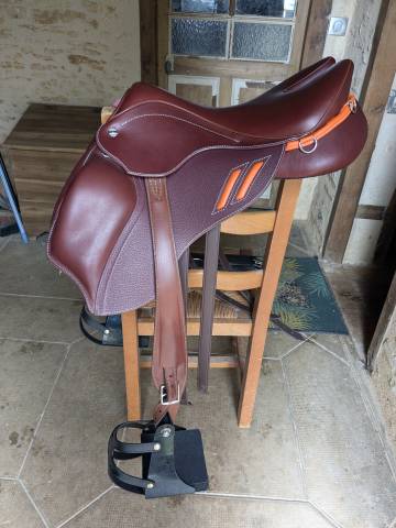 Sella da endurance Devoucoux  17.5" - 2023