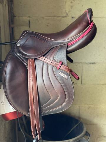 Sella da salto ostacoli CWD  17.5" - 2019